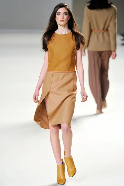 Look 9